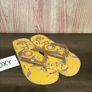 New Woman’s Roxy Flip Flops